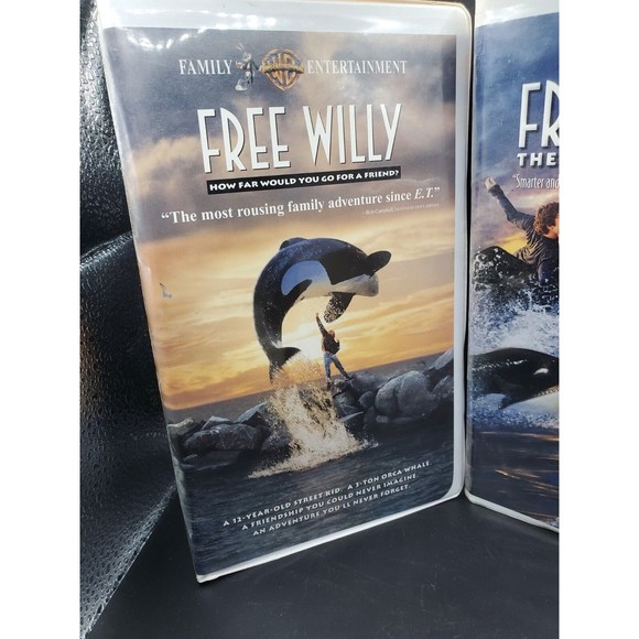 Lot of 2 VHS Movies Free Willy 1 And Free Willy 2 The Adventure Home Clamshell - Picture 2 of 7